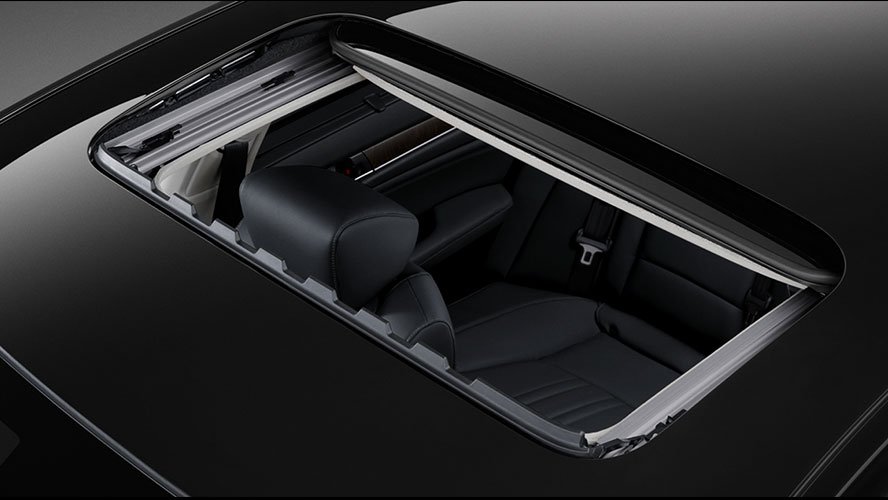 Cửa sổ trời giúp không gian bên trong Honda Accord 2024 càng thêm thoáng đãng, rộng rãi .