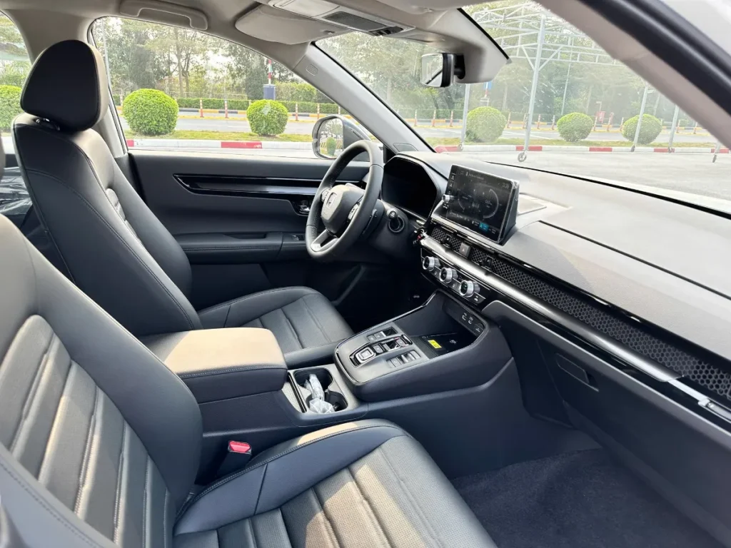 Khoang lái Honda crv-hybird
