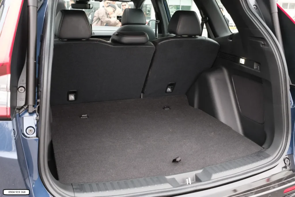 Cốp chỉnh điện với tính năng đóng/mở rảnh tay (Đá cốp) & Đóng cốp thông minh.