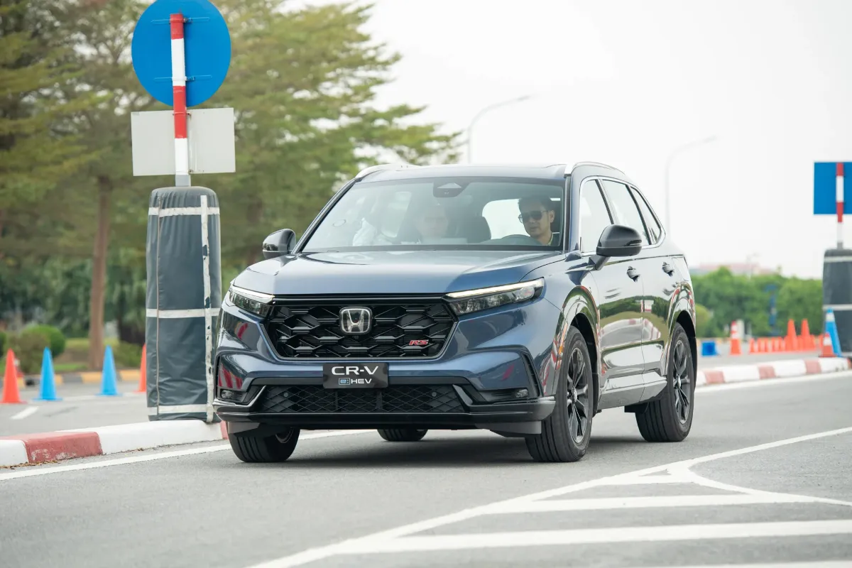 Đầu xe CR-V e:HEV RS 2026