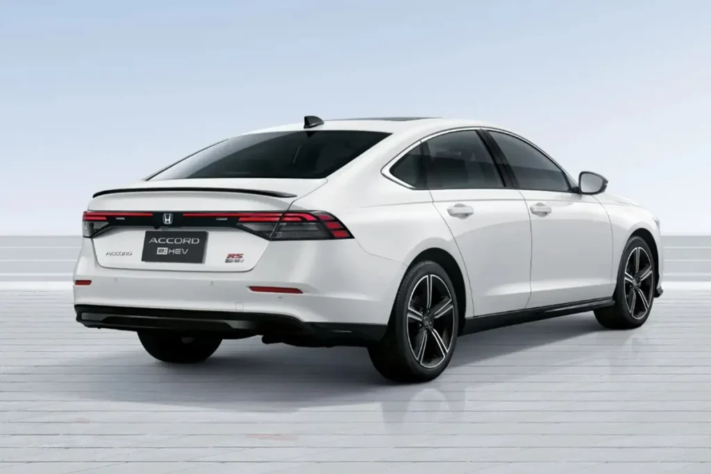 Ngoại thất tinh chỉnh nhẹ và chỉ có bản hybrid